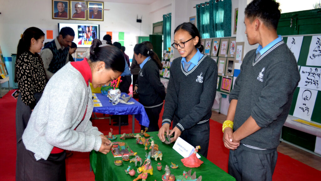 STS Dholanji – སཾ་བྷོ་ཊ་བོད་སློབ་ཚོགས་པ།